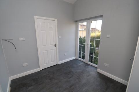 3 bedroom semi-detached house to rent - Cemetery Road, Pudsey, West Yorkshire, UK, LS28