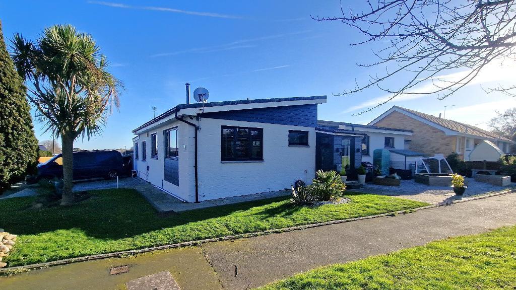Lincoln Way, Bembridge, Isle of Wight, PO35 5RR 5 bed detached bungalow