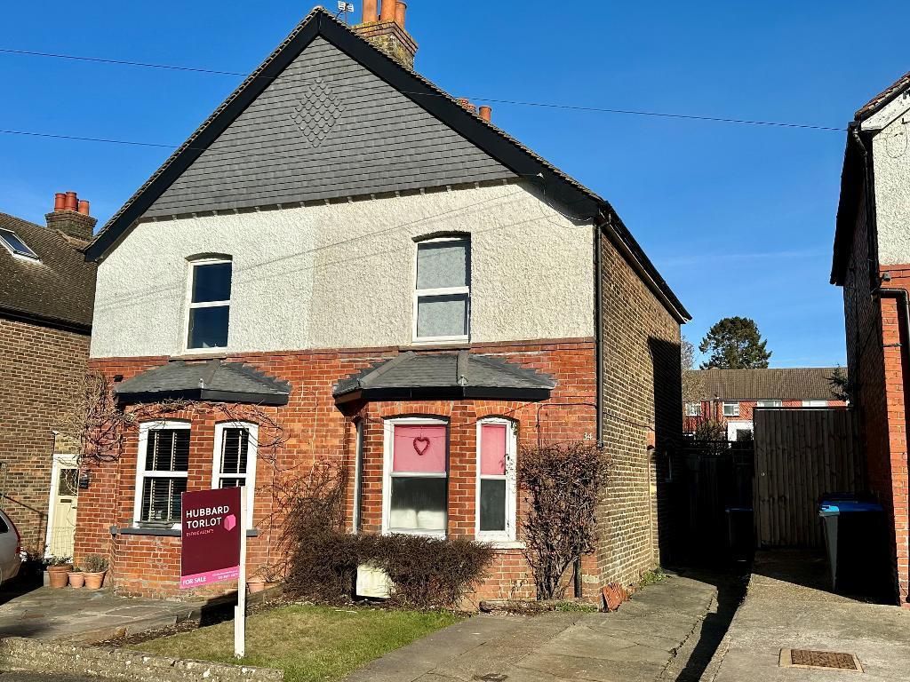 Sunnybank, Warlingham, Surrey, CR6 9SR 2 bed semidetached house for