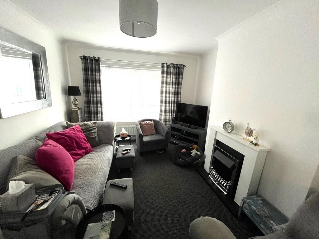 Queens Road, Auckland, DL14 3 bed end of terrace house £675