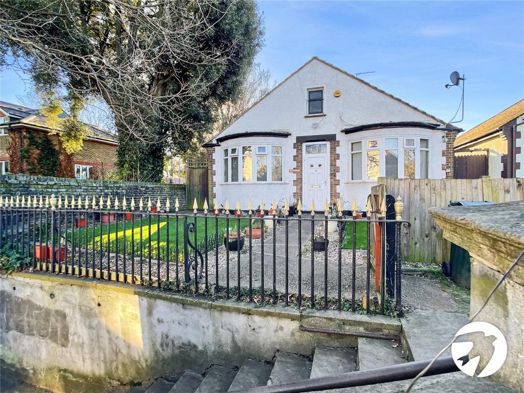 East Hill, Dartford, Kent, DA1 2 bed bungalow for sale £375,000