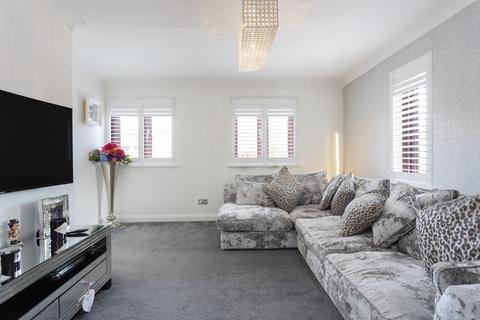 2 bedroom flat to rent, Cedar Close, Buckhurst Hill IG9