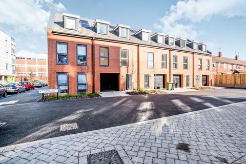 3 bedroom townhouse to rent, Ensign Mews, Cross Street, Admiralty Quarter