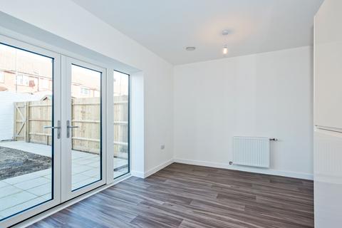 3 bedroom townhouse to rent, Ensign Mews, Cross Street, Admiralty Quarter