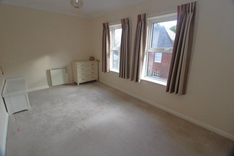 2 bedroom retirement property for sale, Harrison Court, Hitchin, SG4