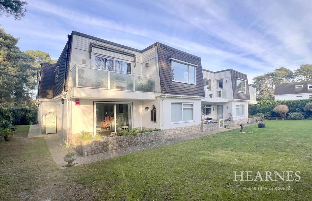Glenmoor Road, West Parley, Ferndown, BH22 3 bed apartment for sale £