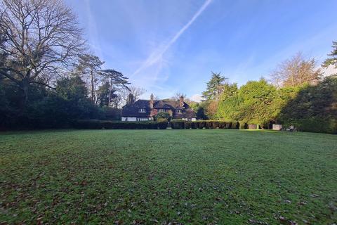 Property for sale - Chequers Lane, Tadworth KT20
