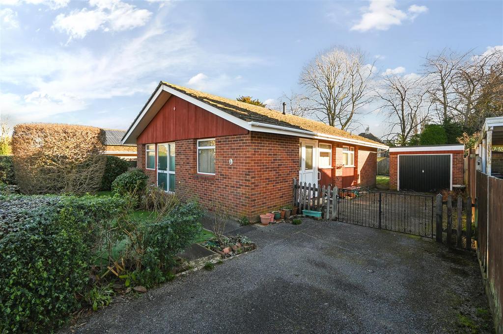 Hewitts, Henfield 2 bed detached bungalow for sale £475,000