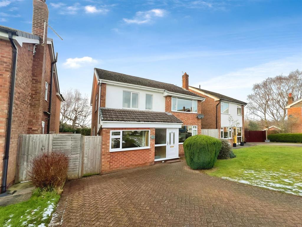 Sandown Crescent, Cuddington, Northwich 4 bed detached house - £355,000