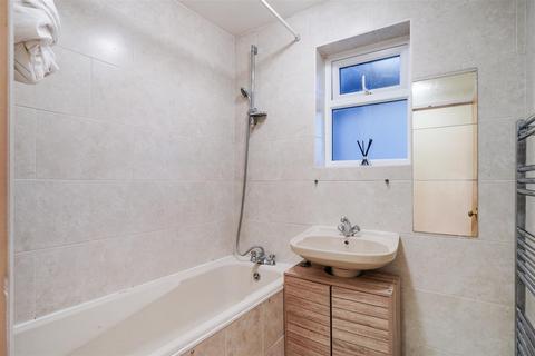 29a The Croft, Wembley, HA0 3EQ
