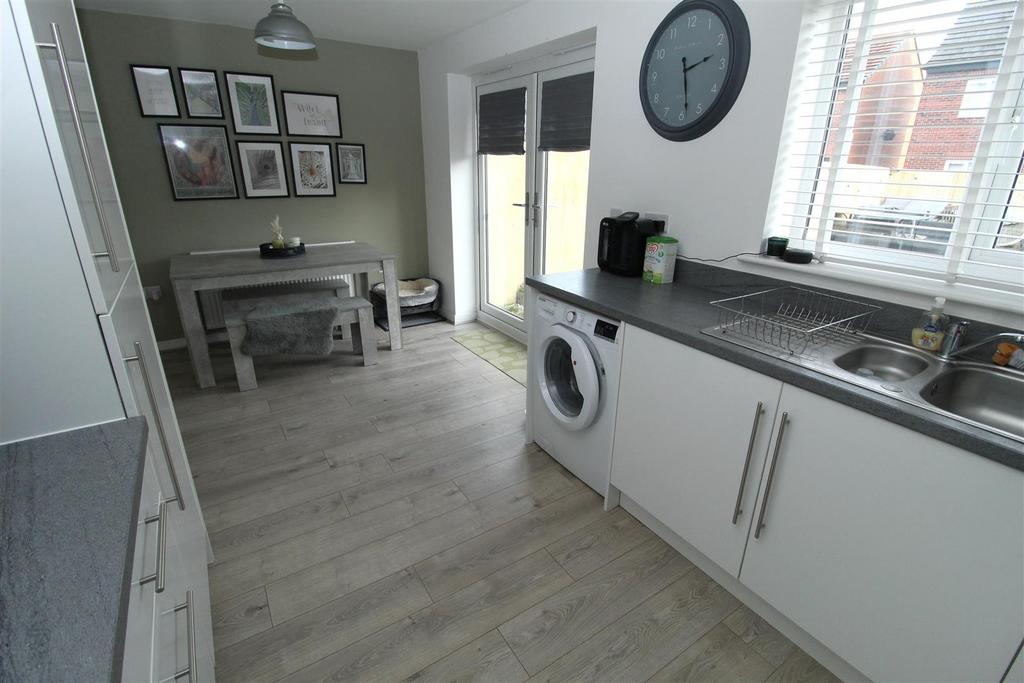 Kitchen3.JPG