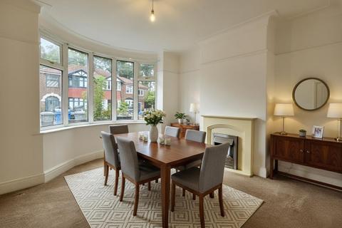 4 bedroom semi-detached house to rent, Buckingham Grove, Timperley