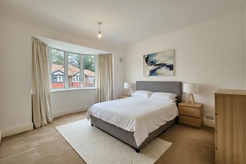 4 bedroom semi-detached house to rent, Buckingham Grove, Timperley
