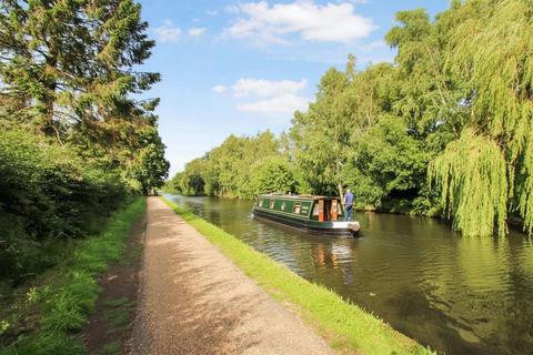 4 bedroom semi-detached house to rent, Buckingham Grove, Timperley