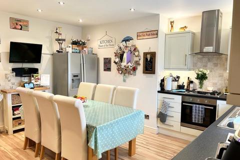 3 bedroom end of terrace house for sale, Colne Road, Cowling