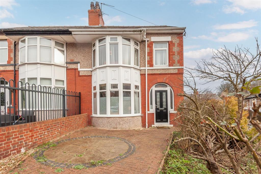 Rothwell Drive, Halifax 3 bed semidetached house £210,000