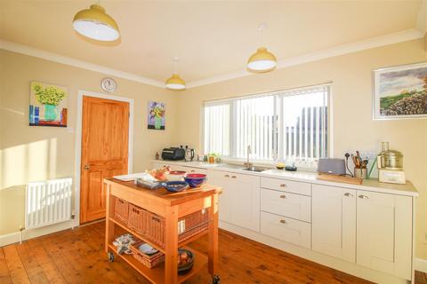 5 bedroom detached bungalow for sale - Ronway Avenue, Ripon