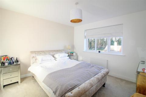 44 Bishopton Place, Ripon, HG4 2DT