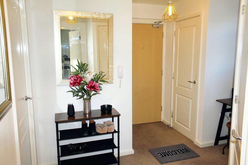 Cartwright Way, Beeston, Nottingham... 2 bed apartment £995 pcm (£230 pw)