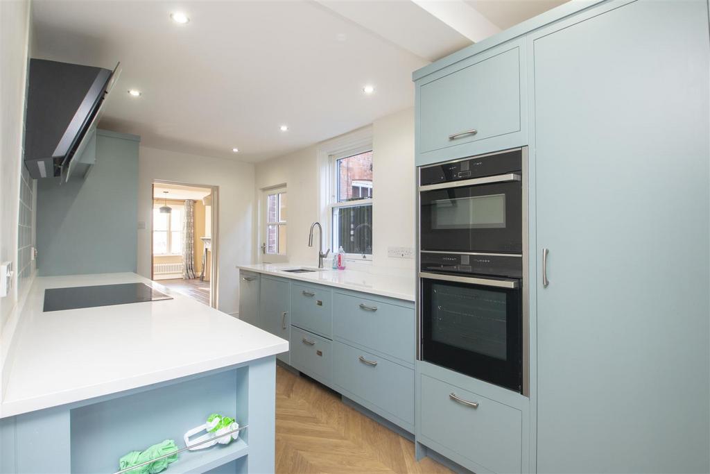 High Street, Deanshanger 3 bed property to rent £1,395 pcm (£322 pw)