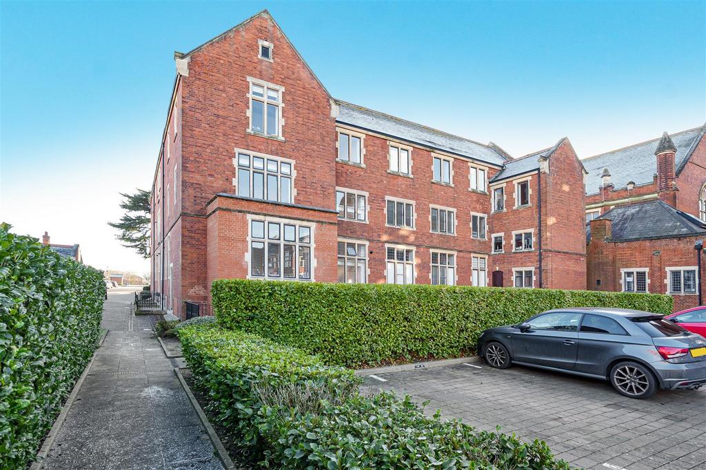 King Edward Place, Bushey WD23 2 bed apartment for sale £499,950