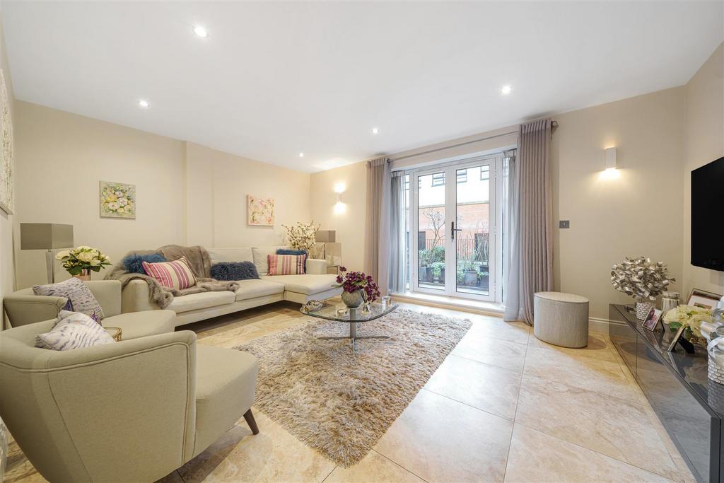 King Edward Place, Bushey WD23 2 bed apartment for sale £499,950