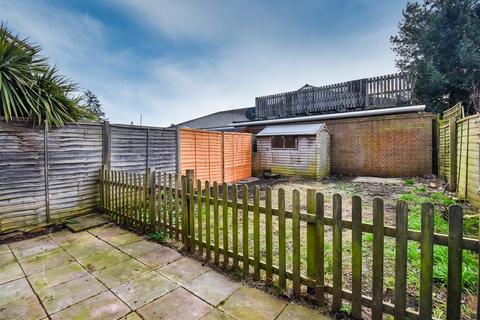 99 Hazel Grove, Wombourne, Wolverhampton, WV5 9EH