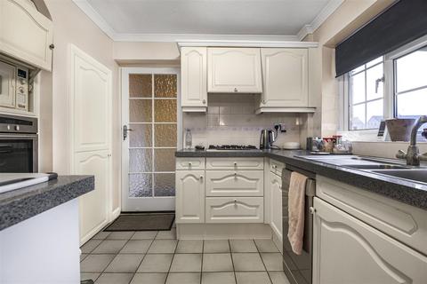 4 Corbett Gardens, Woodley, Reading, RG5 4JY