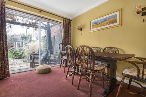 4 Corbett Gardens, Woodley, Reading, RG5 4JY