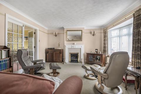 4 Corbett Gardens, Woodley, Reading, RG5 4JY