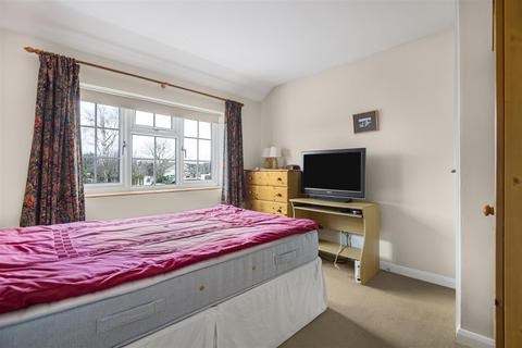 4 Corbett Gardens, Woodley, Reading, RG5 4JY