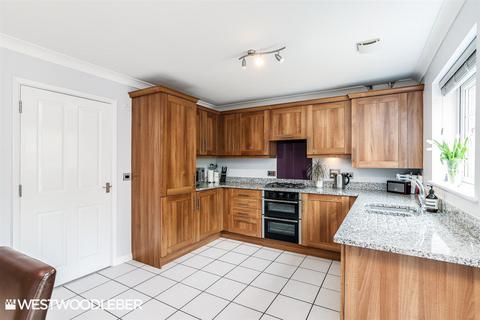 4 bedroom semi-detached house for sale, Harmonds Wood Close, Broxbourne EN10