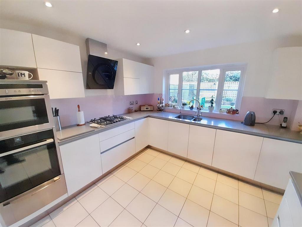 Drovers Way, Barnham 4 bed detached house for sale £550,000