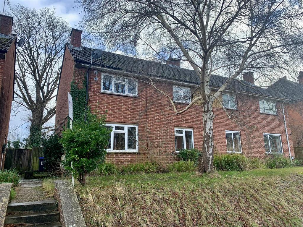 Ayleswade Road, Salisbury 3 bed semidetached house for sale £375,000