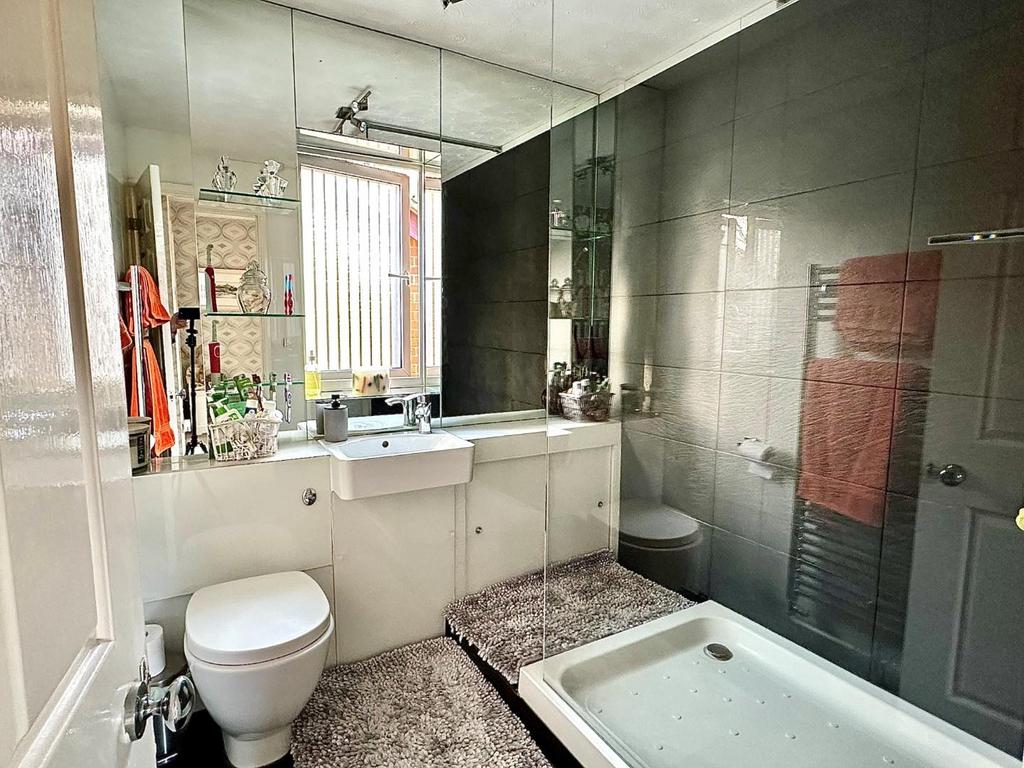 Shower Rm.jpg
