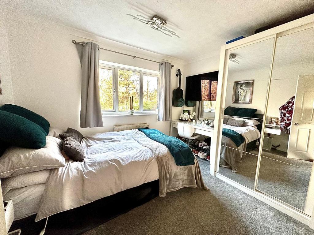 Bed 2.jpg