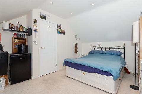 3 bedroom chalet for sale, Parham Road, Worthing