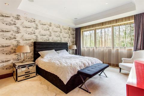 Apartment 15, Charters Court Charters Road, Ascot, SL5 9FG