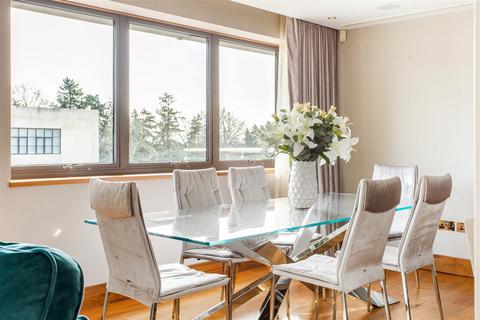 Apartment 15, Charters Court Charters Road, Ascot, SL5 9FG