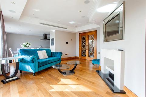 Apartment 15, Charters Court Charters Road, Ascot, SL5 9FG
