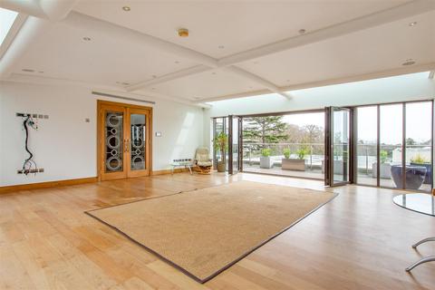 3 bedroom penthouse for sale - Charters Road, Ascot