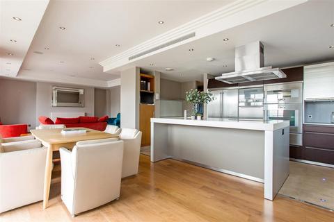 3 bedroom penthouse for sale, Charters Road, Ascot