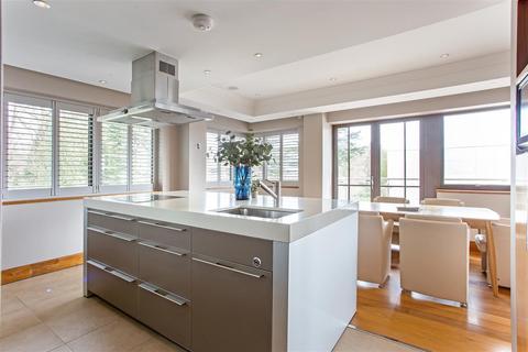 Apartment 16, Charters Court Charters Road, Ascot, SL5 9FG