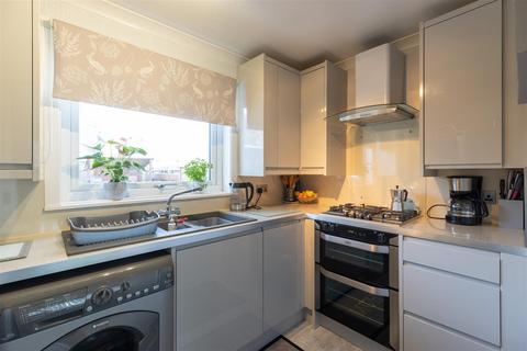 32 Iona Court, Perth, PH1 3AX