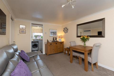 32 Iona Court, Perth, PH1 3AX
