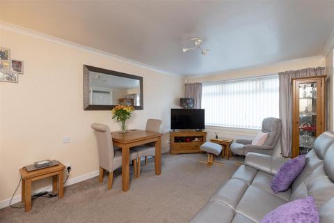 32 Iona Court, Perth, PH1 3AX