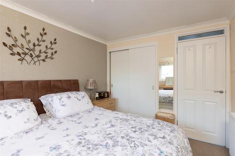 32 Iona Court, Perth, PH1 3AX