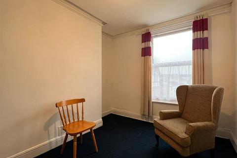 1 bedroom property to rent - Queens Terrace, Scarborough