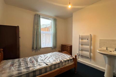 1 bedroom property to rent - Queens Terrace, Scarborough