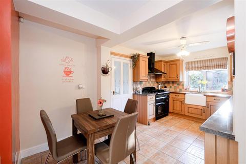 4 bedroom semi-detached house for sale, The Vale, Woodford Green